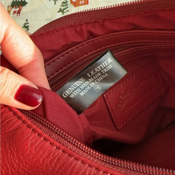 St. John’s Bay — Vintage Red Leather Hobo Bag - Picture 8 of 9